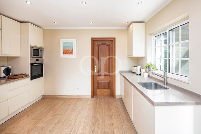 Image No.18-4 Bed House for sale