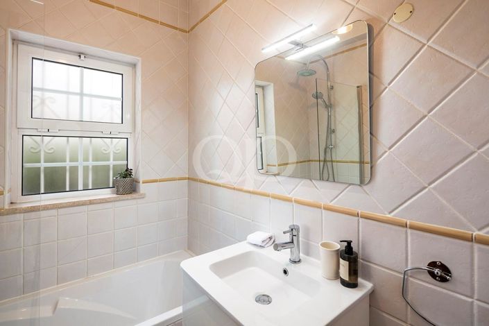 Image No.22-4 Bed House for sale