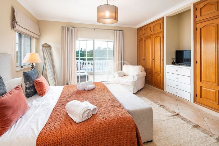 Image No.25-4 Bed House for sale