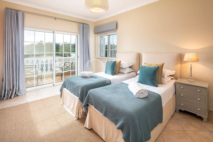 Image No.8-4 Bed House for sale