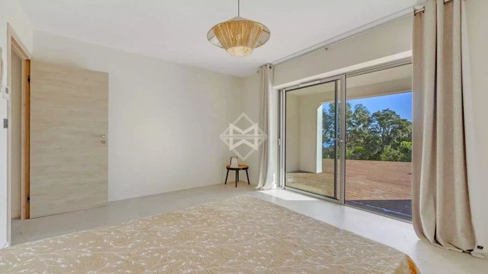 Image No.10-5 Bed House for sale