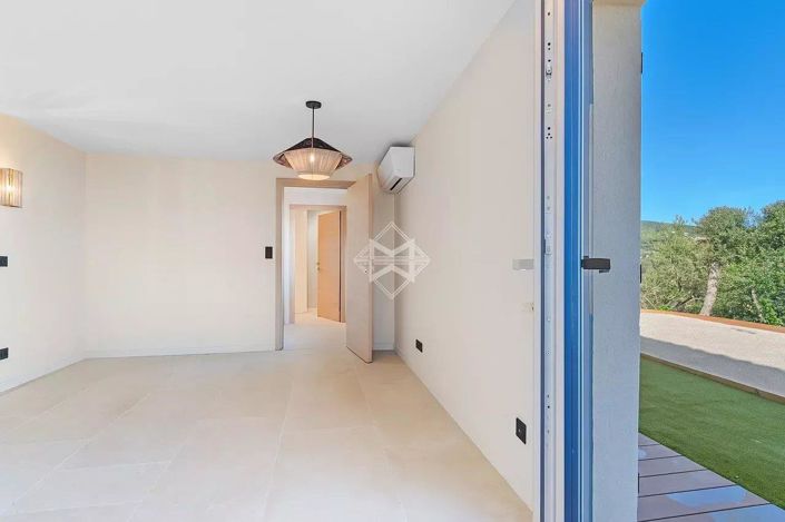 Image No.11-5 Bed House for sale