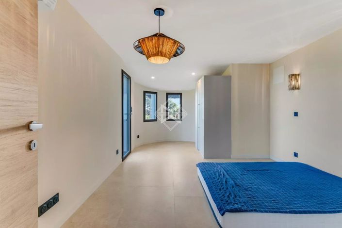 Image No.13-5 Bed House for sale