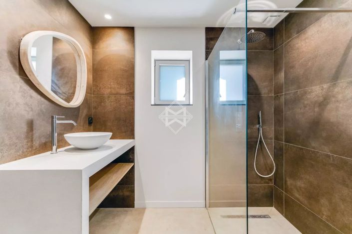 Image No.16-5 Bed House for sale