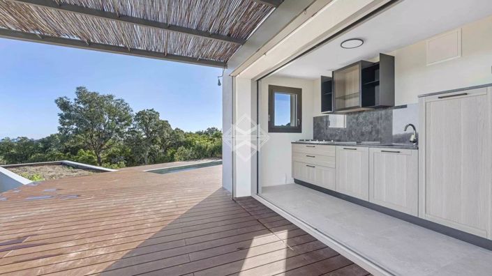 Image No.18-5 Bed House for sale