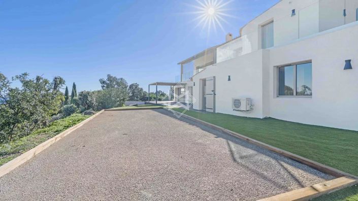 Image No.19-5 Bed House for sale