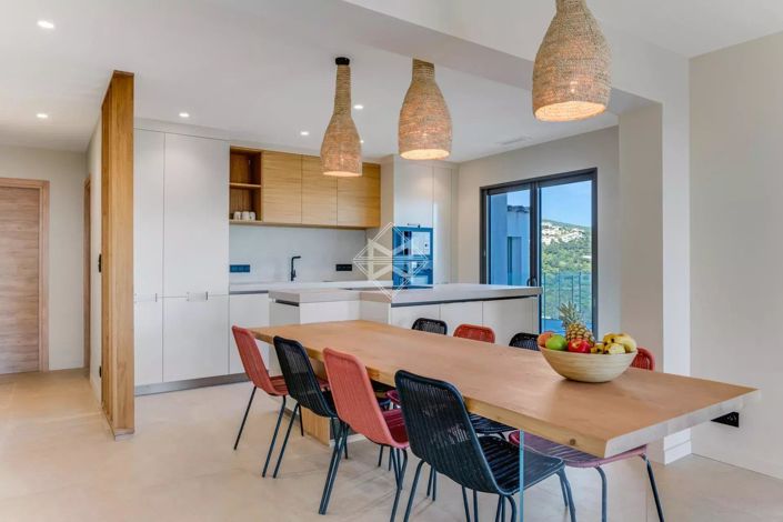 Image No.9-5 Bed House for sale