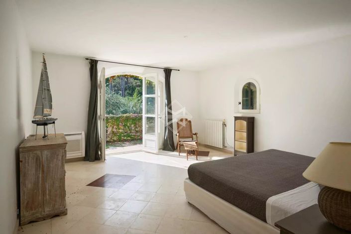 Image No.10-9 Bed House for sale