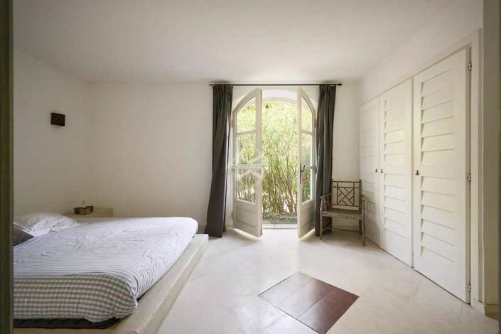 Image No.11-8 Bed House for sale