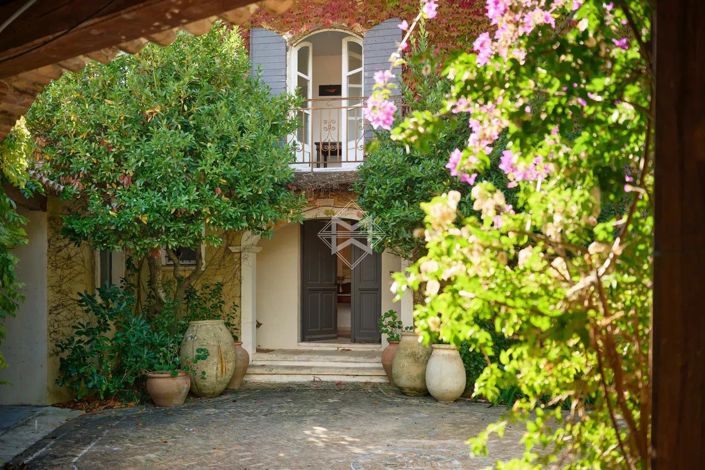 Image No.5-9 Bed House for sale