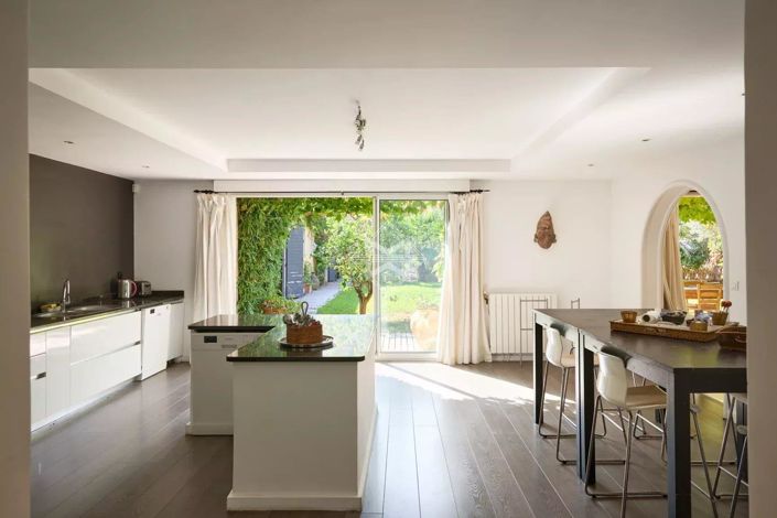 Image No.8-9 Bed House for sale