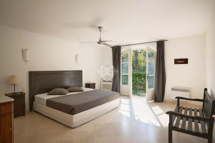 Image No.9-8 Bed House for sale