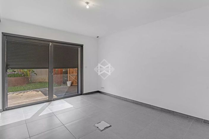 Image No.11-5 Bed House for sale