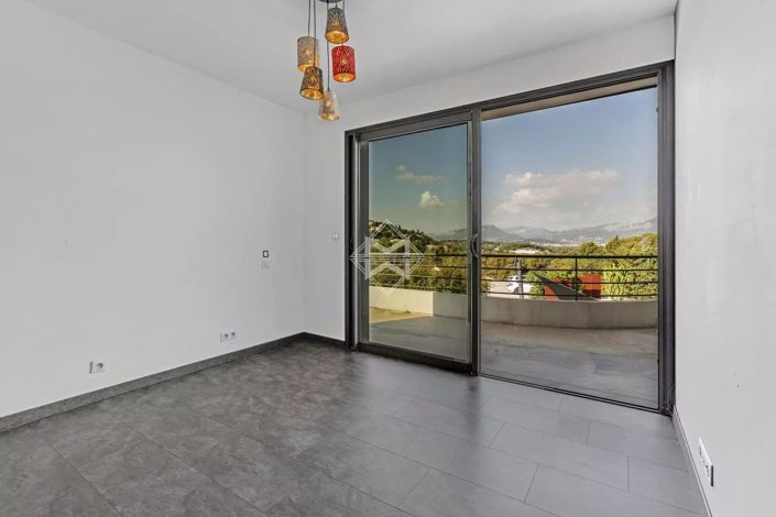 Image No.12-5 Bed House for sale