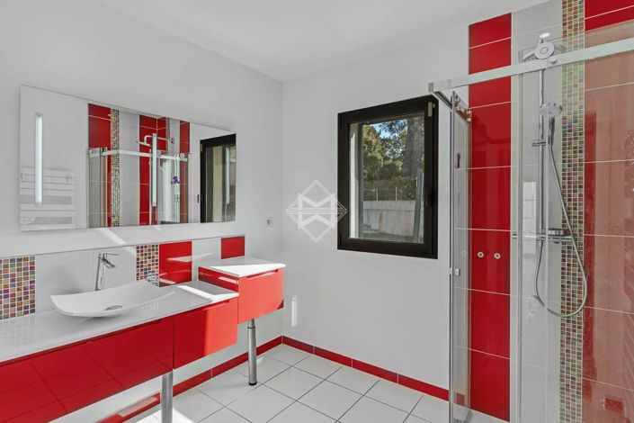 Image No.14-5 Bed House for sale