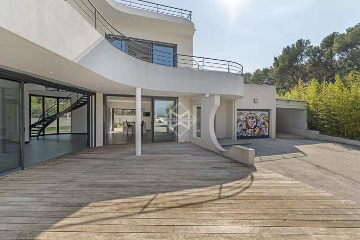 Image No.15-5 Bed House for sale