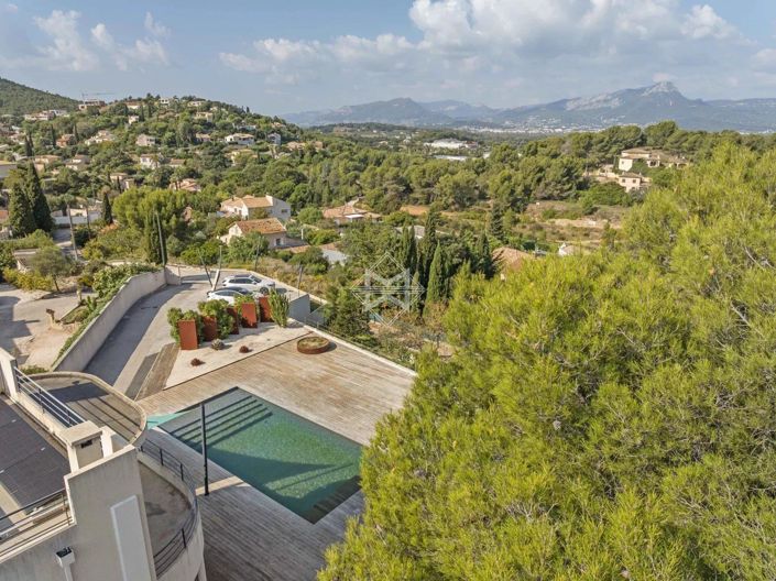 Image No.2-5 Bed House for sale