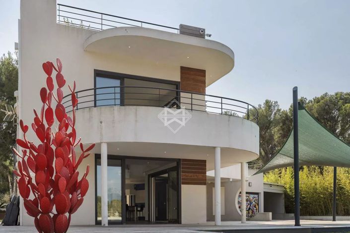 Image No.3-5 Bed House for sale