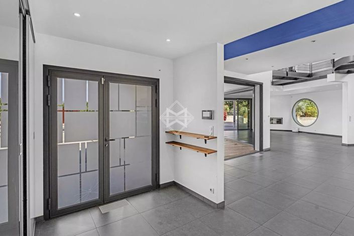 Image No.5-5 Bed House for sale