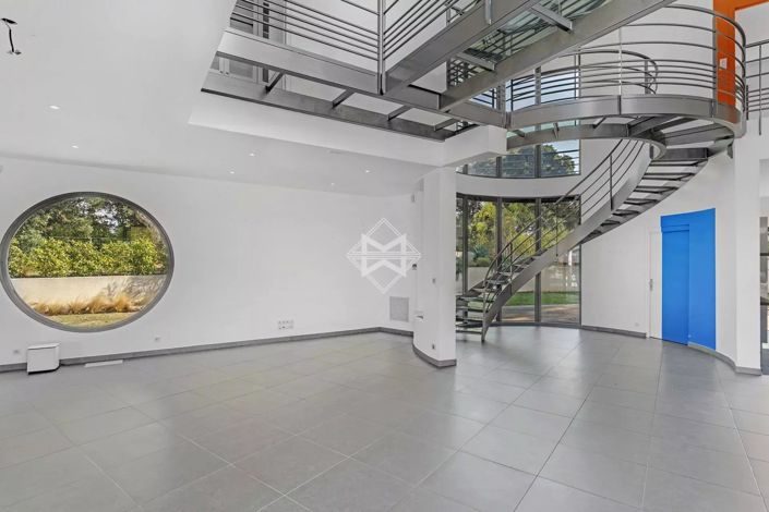 Image No.7-5 Bed House for sale