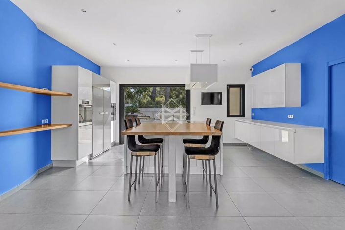 Image No.9-5 Bed House for sale