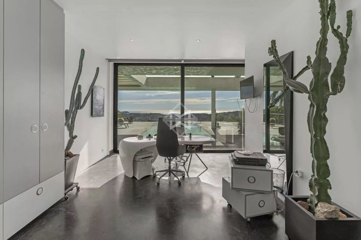 Image No.14-4 Bed House for sale