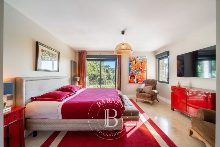 Image No.10-5 Bed House for sale