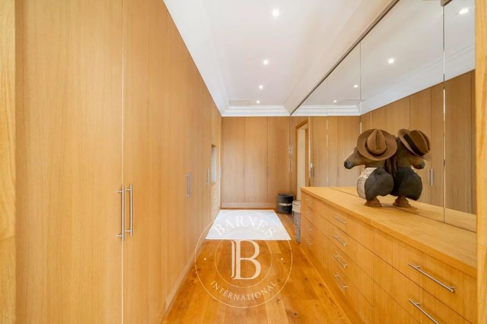 Image No.12-5 Bed House for sale