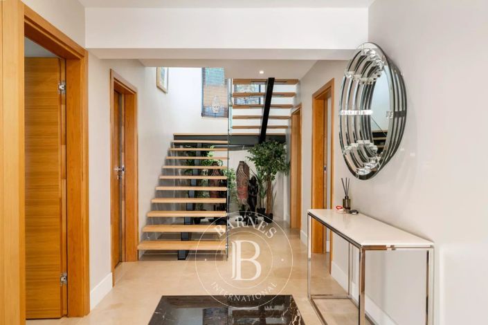 Image No.17-5 Bed House for sale