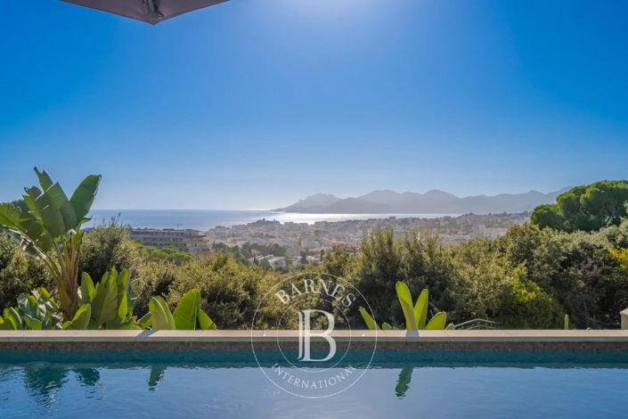 Image No.2-5 Bed House for sale