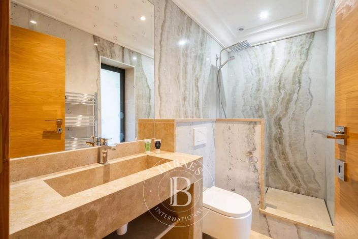 Image No.21-5 Bed House for sale