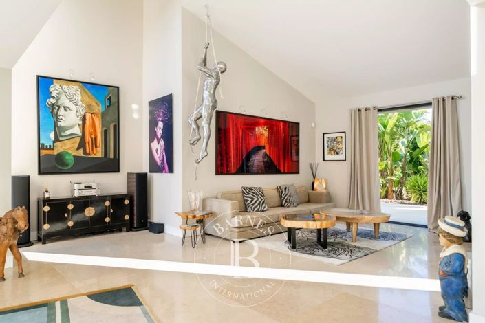 Image No.26-5 Bed House for sale