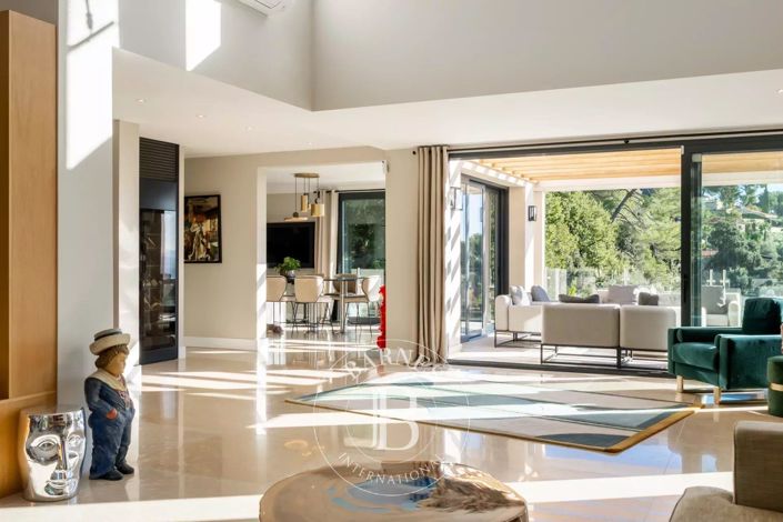 Image No.28-5 Bed House for sale