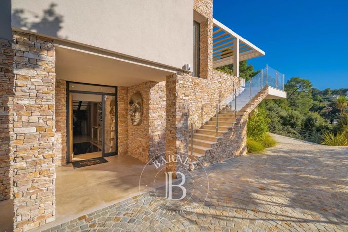 Image No.29-5 Bed House for sale