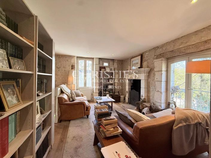 Image No.17-5 Bed House for sale