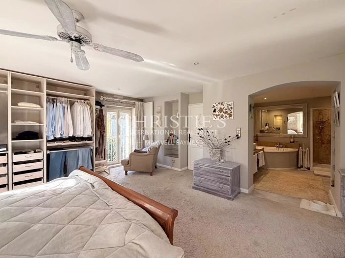 Image No.19-5 Bed House for sale