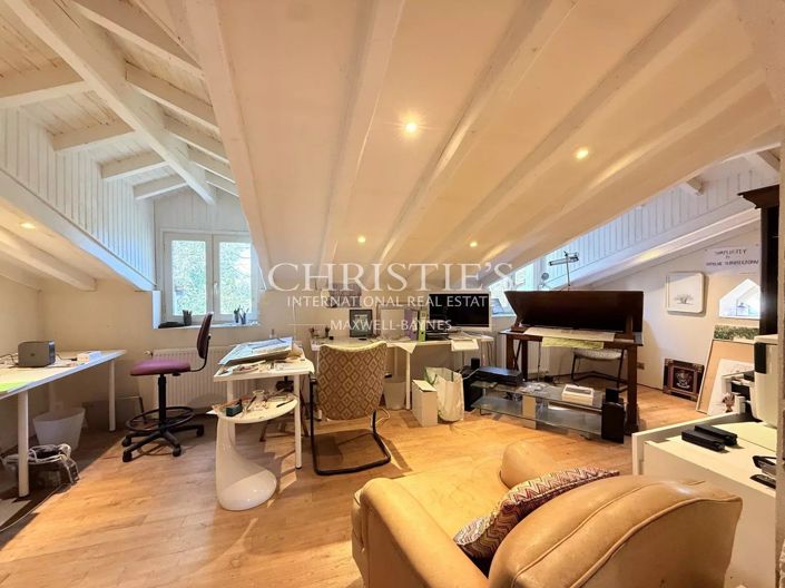 Image No.21-5 Bed House for sale