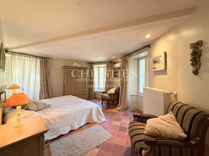 Image No.30-5 Bed House for sale