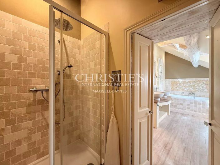 Image No.43-5 Bed House for sale