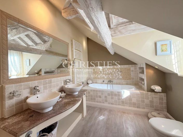 Image No.44-5 Bed House for sale