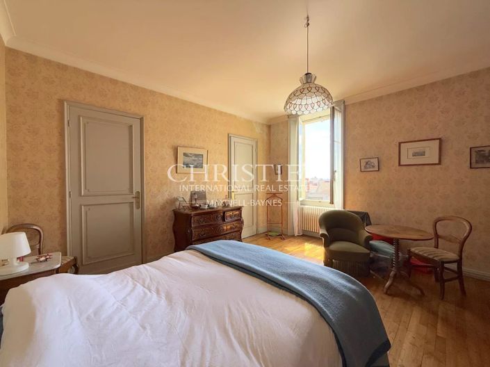 Image No.19-5 Bed House for sale