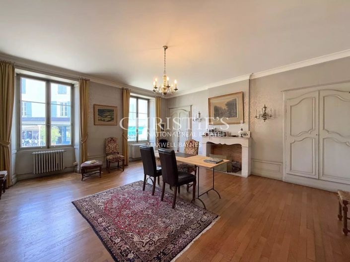 Image No.9-5 Bed House for sale