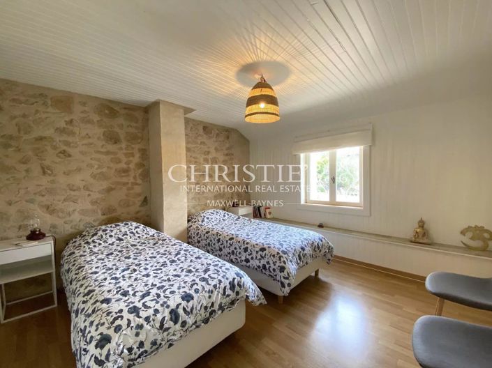 Image No.20-7 Bed House for sale