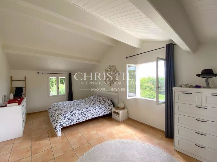 Image No.31-7 Bed House for sale