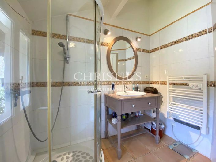 Image No.32-7 Bed House for sale