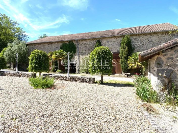 Image No.8-7 Bed House for sale