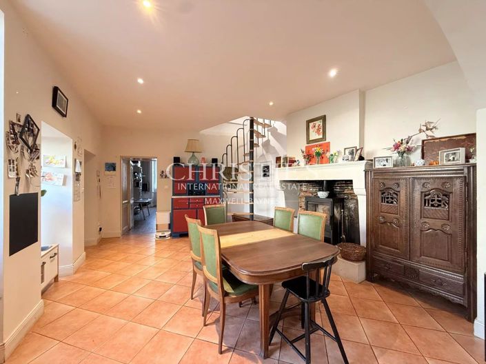 Image No.10-10 Bed House for sale