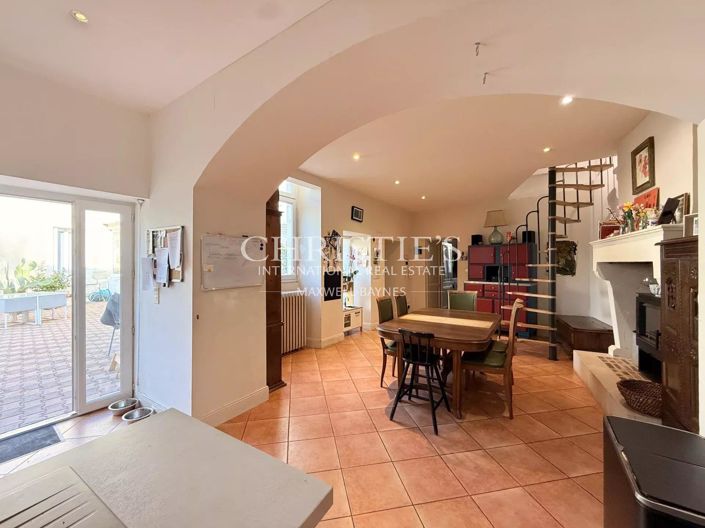 Image No.11-10 Bed House for sale