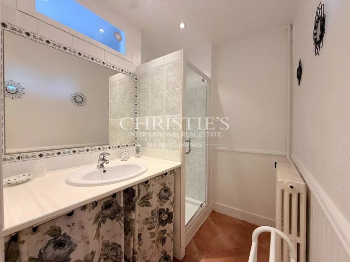 Image No.16-10 Bed House for sale