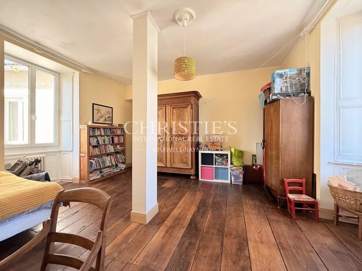 Image No.17-10 Bed House for sale